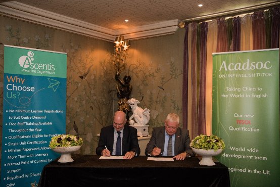 阿卡索与英国官方认证机构Ascentis合作，升级外教管理标准