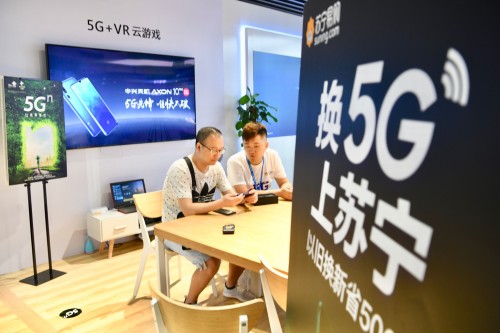 市民“尝鲜”5G手机，上海首位5G用户以旧换新499元到手