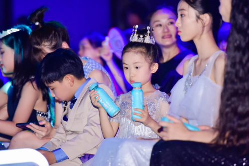 时尚与燕窝饮料的碰撞，俞文清燕窝水点睛2019IKMC国际少儿模特大赛