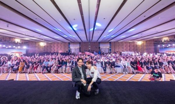 张智霖、王嘉尔亲临香港美心月饼「心．团聚人」活动