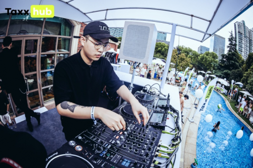 TAXXHUB泳池派对夏日嗨翻天 旗下音乐厂牌STAYHAI震撼来袭
