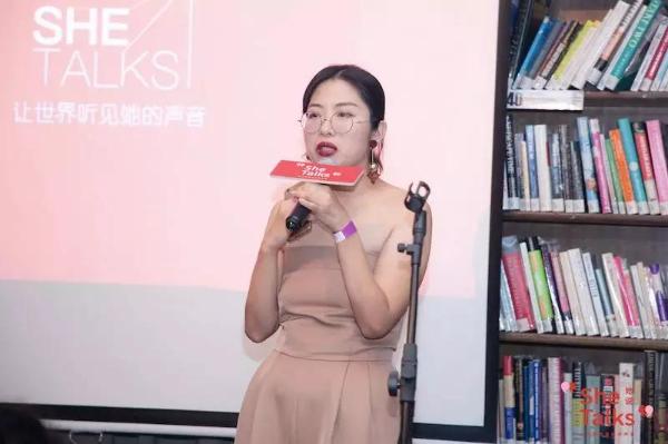 “三十而Li”京城女性双语脱口秀夜袭老书虫！没想到玩大了……