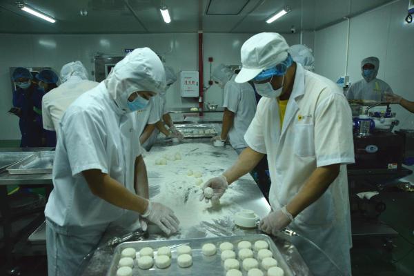 秀购应邀参观榴芒一刻工厂，秀购好物论成功发掘另类美味