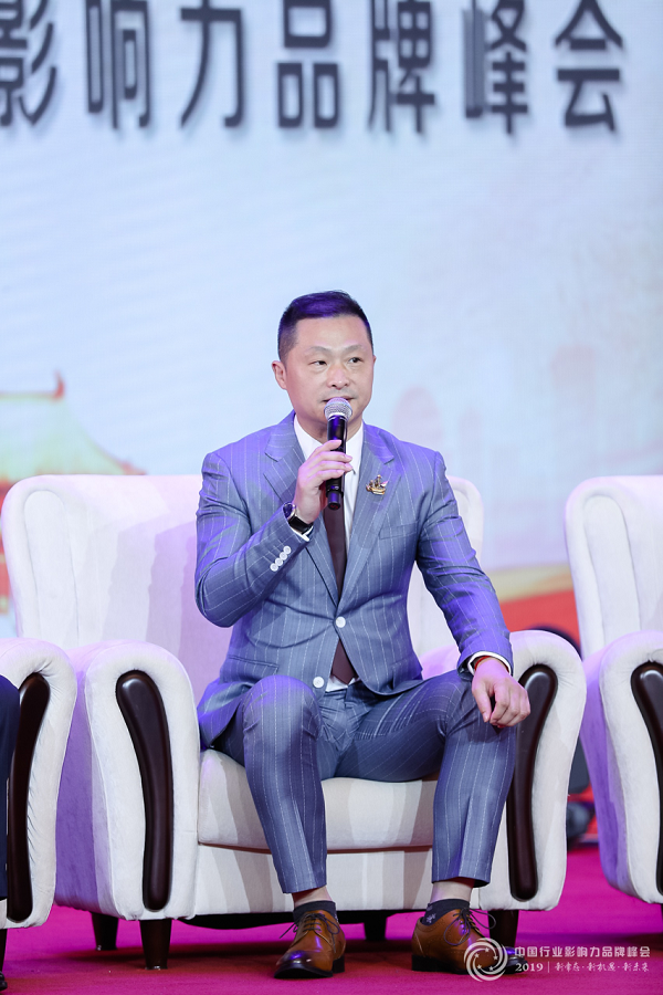 深圳裕苑艺术助力中国行业影响力品牌峰会大放异彩