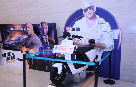 范迪塞尔粉丝上演《速激》式应援，包场首映，神秘彩蛋现身