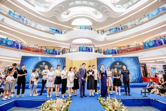 严屹宽空降瑞士天珺表新品发布会，敬献天珺时光