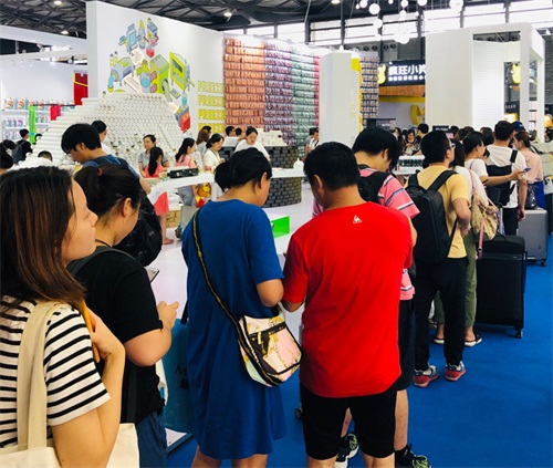 亚宠展销售火爆 “佩妮6+1”打造百亿宠企新开端