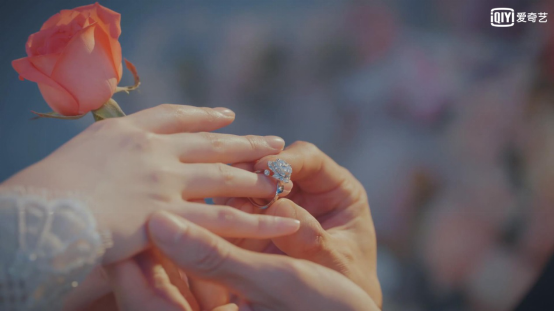 LOVE&LOVE携手《七月与安生》 浪漫七夕见证真爱璀璨绽放