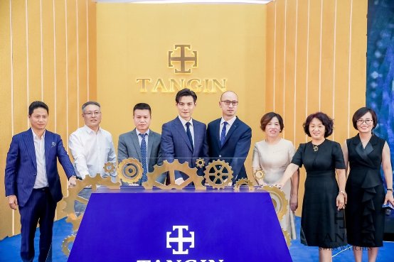 严屹宽空降瑞士天珺表新品发布会，敬献天珺时光