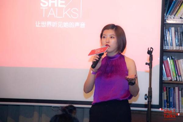 “三十而Li”京城女性双语脱口秀夜袭老书虫！没想到玩大了……