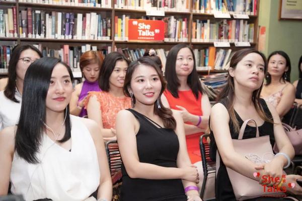“三十而Li”京城女性双语脱口秀夜袭老书虫！没想到玩大了……