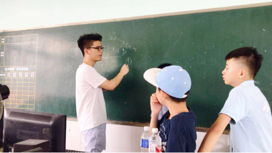 小码王公益支教进江山，孩子当老师开课教编程