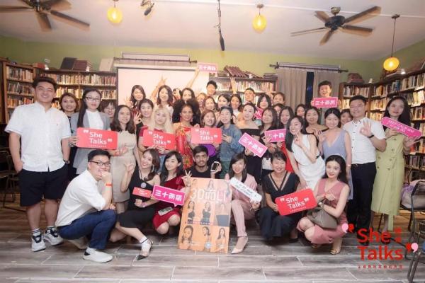 “三十而Li”京城女性双语脱口秀夜袭老书虫！没想到玩大了……