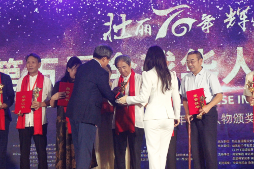 70年仅70人，任星航大师荣获全球华人影响力盛典“非遗传承保护杰出奖”