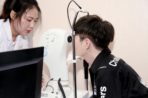 毛不易代言宝岛眼镜，发布新鲜视力新法则