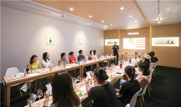 “解码轩尼诗”互动体验展登陆杭州，天猫超级品牌日开启干邑溯源之旅