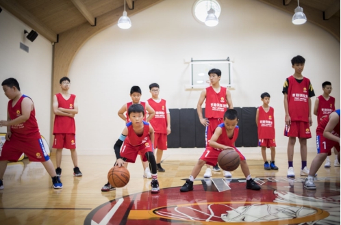 动因体育篮球技术总监麦迪休斯顿篮球训练营开营了！