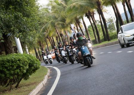 范迪塞尔粉丝上演《速激》式应援，包场首映，神秘彩蛋现身