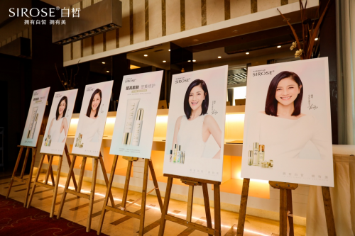 青葱白皙&演员胡可，品牌代言人签约仪式在京成功召开！