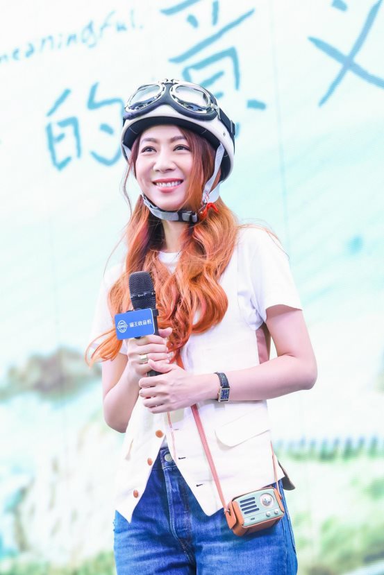 猫王收音机宣布首位亚太区品牌代言人，陈绮贞经典造型惊喜亮相