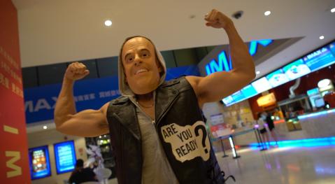 范迪塞尔粉丝上演《速激》式应援，包场首映，神秘彩蛋现身