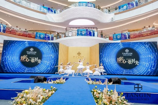 严屹宽空降瑞士天珺表新品发布会，敬献天珺时光