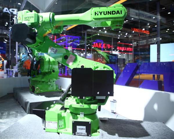 助力国产机器人发展 哈工现代携多款机器人本体亮相工博会
