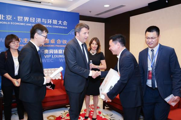 世界经济与环境大会，中国第一款无源智能控温皮鞋惊艳全场!!