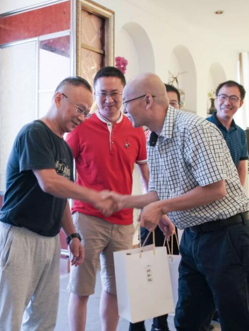 一品酱香珞珈赋，喝高三地珞珈人