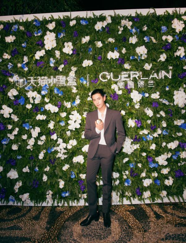 轻出于兰 无“线”年轻力 法国娇兰全新御廷兰花卓能焕活轻盈面霜闪耀登陆天猫小黑盒