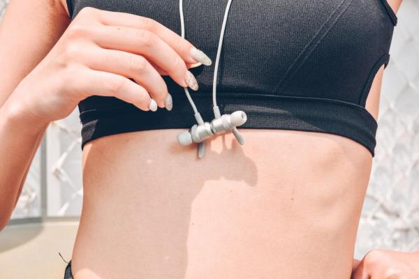 国际垂马赛事官方推荐，满电续航30小时酷狗能量圈耳机上市