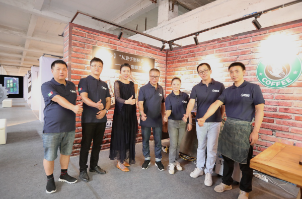 独立策展人夏布女诗画家田䒕加的跨界艺术展之“九龙半岛全季艺术节”