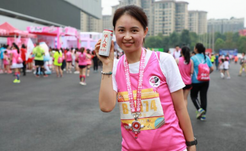 成都颜值最高马拉松开跑 “华人爱”收获无数美女青睐
