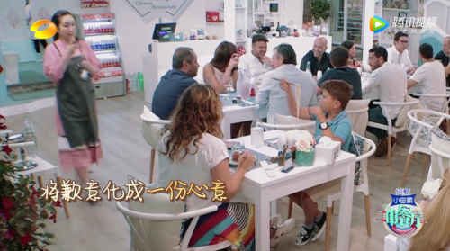 中餐厅同款讯飞翻译机，多语言互译解危机