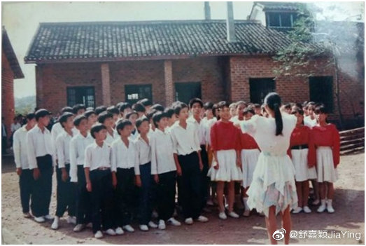 舒嘉颖23年后首次回母校宁乡双江口中学 谈成名过往