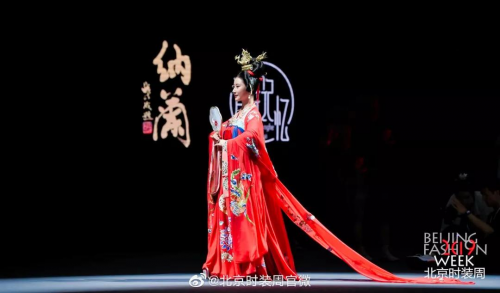 “传承汉服之美”——衔泥小筑&仙糖亮相“2019北京时装周”