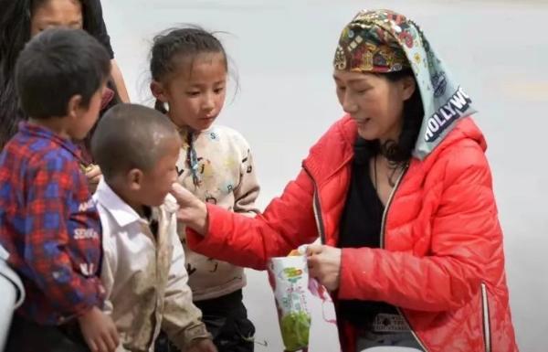 胡社光娘子军公益之旅——用行动见证爱