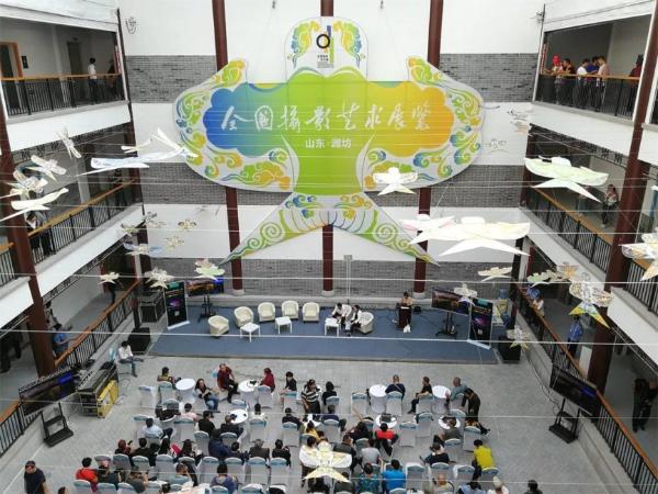 俘获专业摄影师的心！海信叠屏电视惊艳了全国摄影艺术展