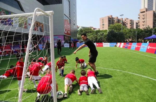 郜林青少年足球训练营启动 帮更多孩子圆足球梦