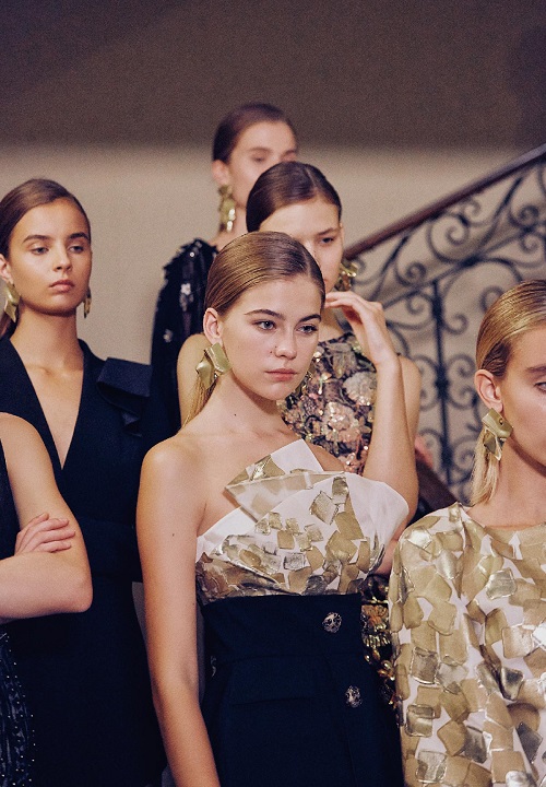 直击米兰时装周 | 这个品牌用多维视角阐释光与女性的时代关联