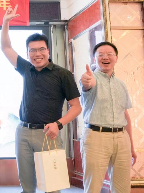 一品酱香珞珈赋，喝高三地珞珈人