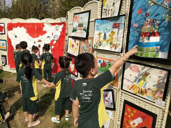 “童心绘梦,致爱祖国”汇佳幼儿园公益画展圆满举行