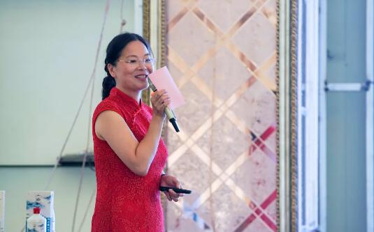 一品酱香珞珈赋，喝高三地珞珈人