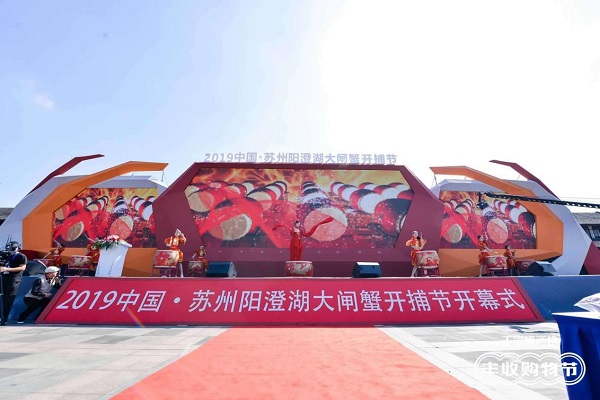 阳澄湖大闸蟹第一捞今日开捞，买正宗阳澄湖大闸蟹上天猫
