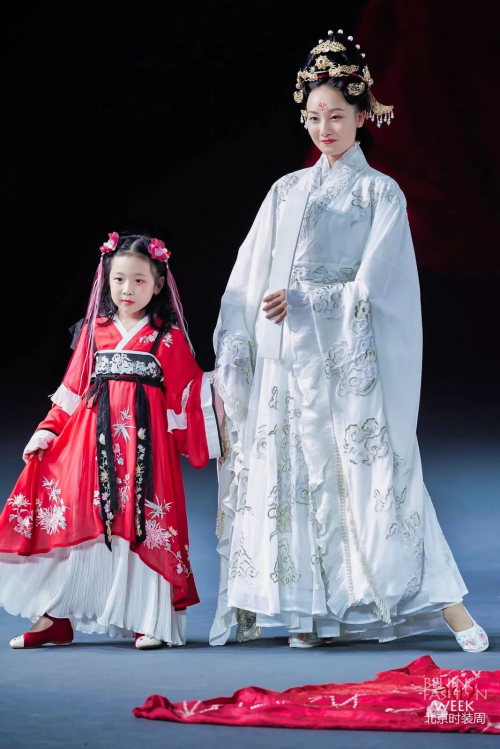 “传承汉服之美”——衔泥小筑&仙糖亮相“2019北京时装周”