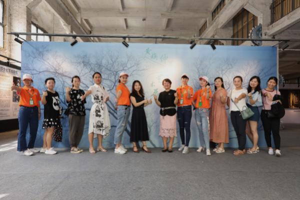 独立策展人夏布女诗画家田䒕加的跨界艺术展之“九龙半岛全季艺术节”