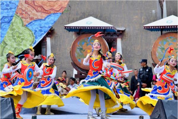 甘孜县格萨尔王城旅游营销暨第二届珠牡迎秋节隆重开幕