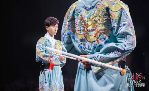 “传承汉服之美”——衔泥小筑&仙糖亮相“2019北京时装周”