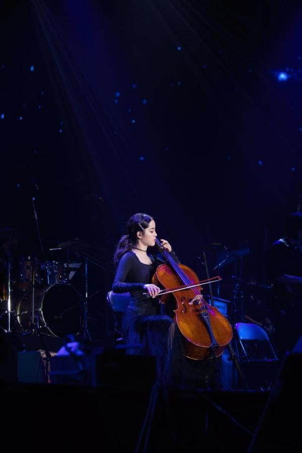 欧阳娜娜音乐会成都站开演 十周年巡回音乐会圆满收官