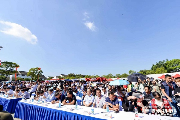 阳澄湖大闸蟹第一捞今日开捞，买正宗阳澄湖大闸蟹上天猫